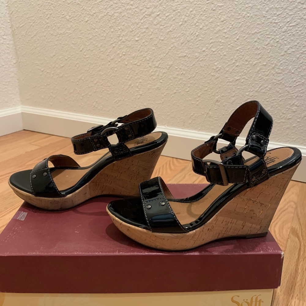 Sofft women’s black wedge heels